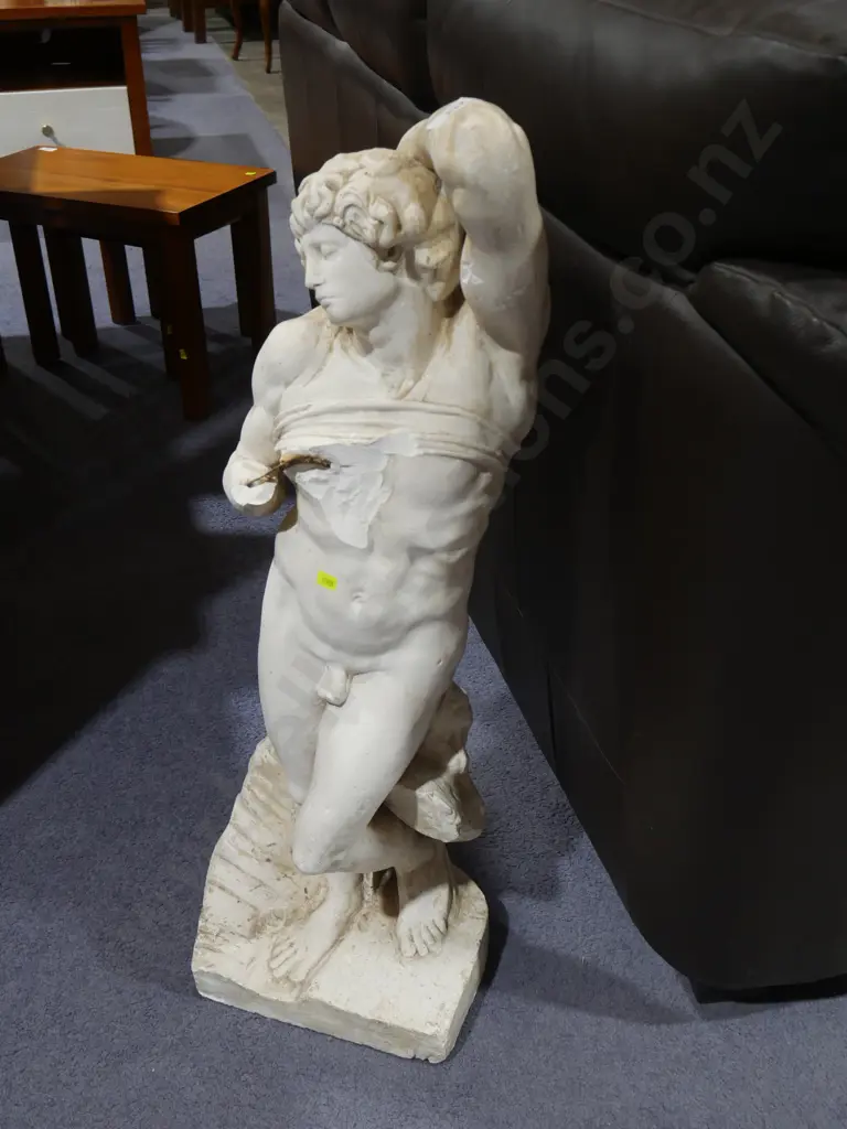 Figure statue A/F Image 1++