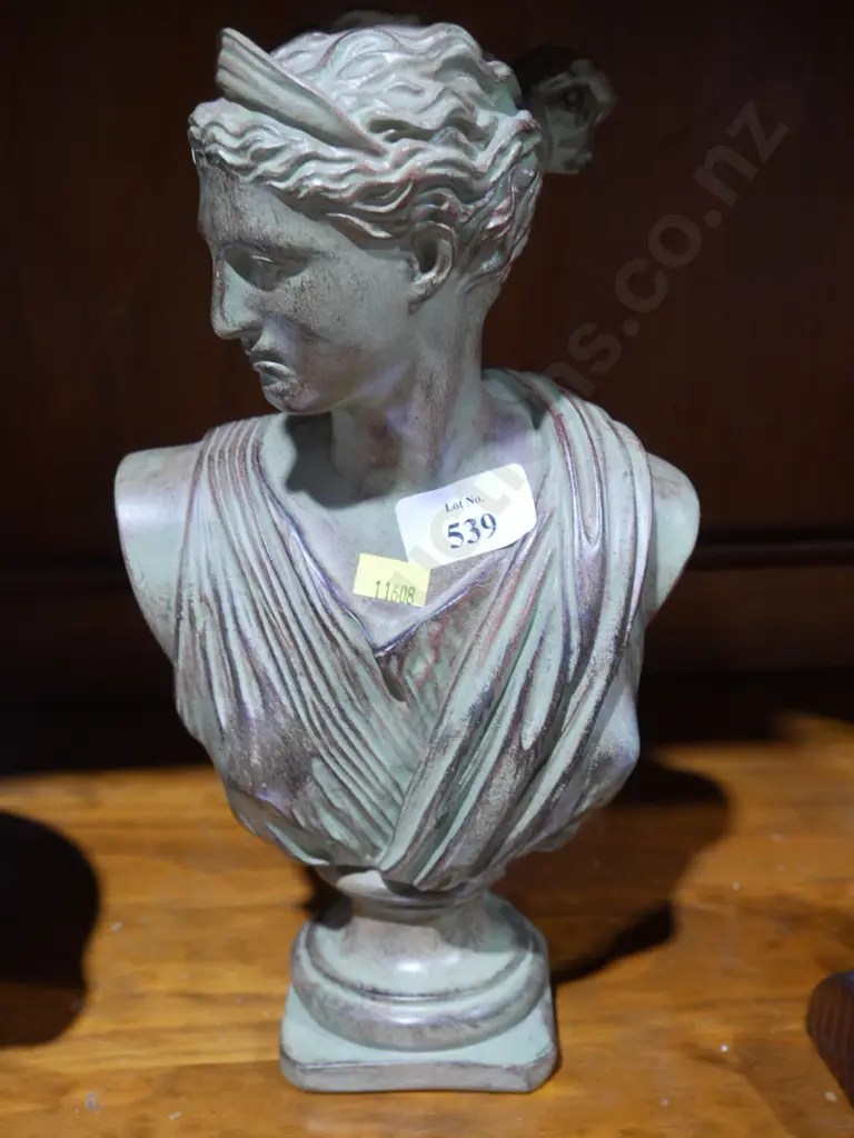 Bust sculpture Image 1++