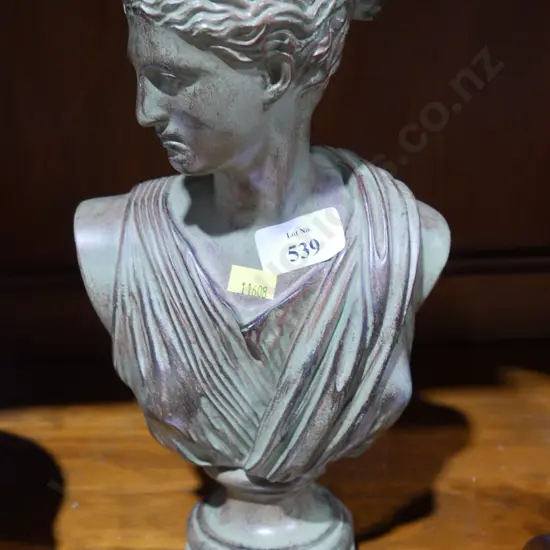 Bust sculpture