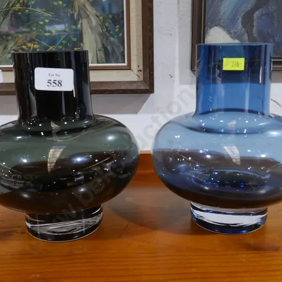2 glass vases