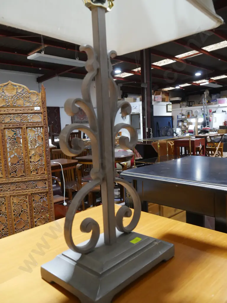 2 table lamps Image 1++