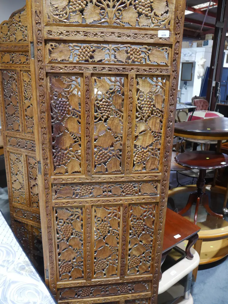 Wooden screen Image 1++