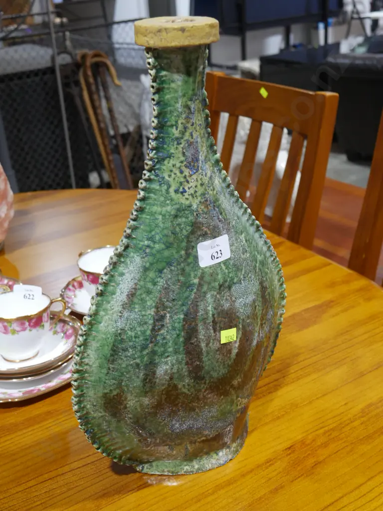 Pottery bottle Image 1++