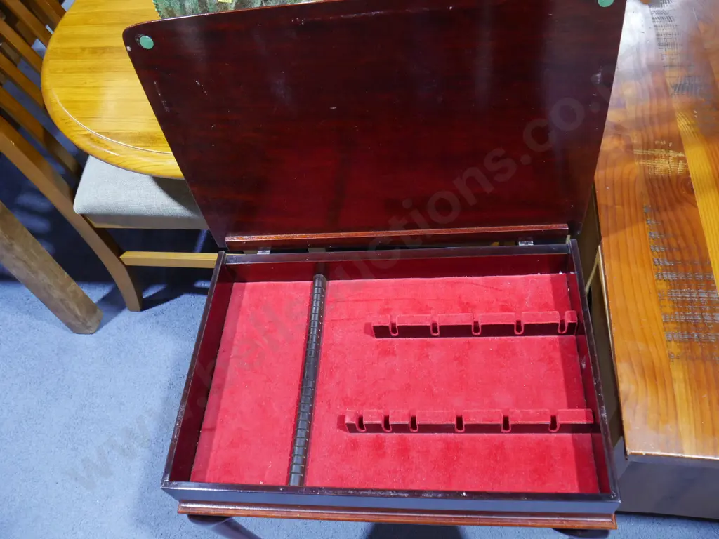 Cutlery table Image 1++