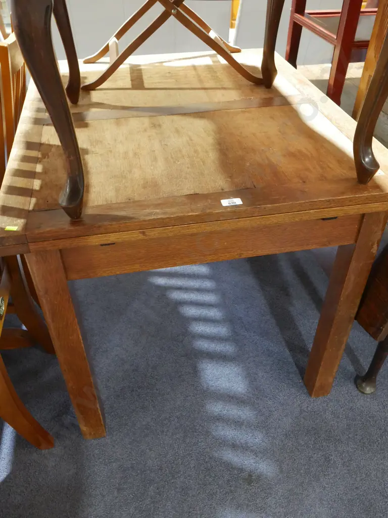 Dining table Image 1++