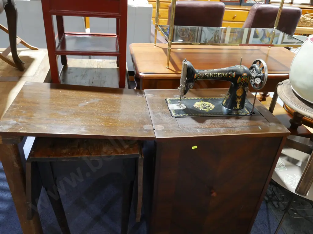 Singer sewing table Image 1++