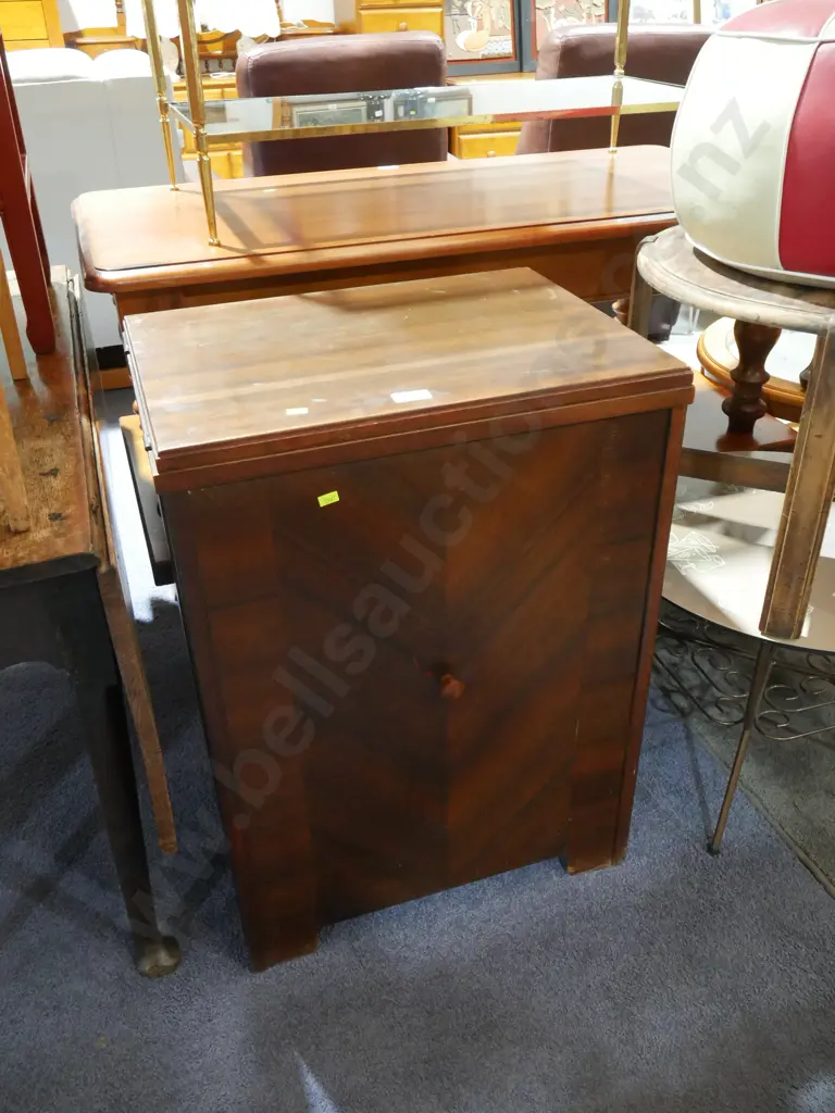 Singer sewing table Image 1++