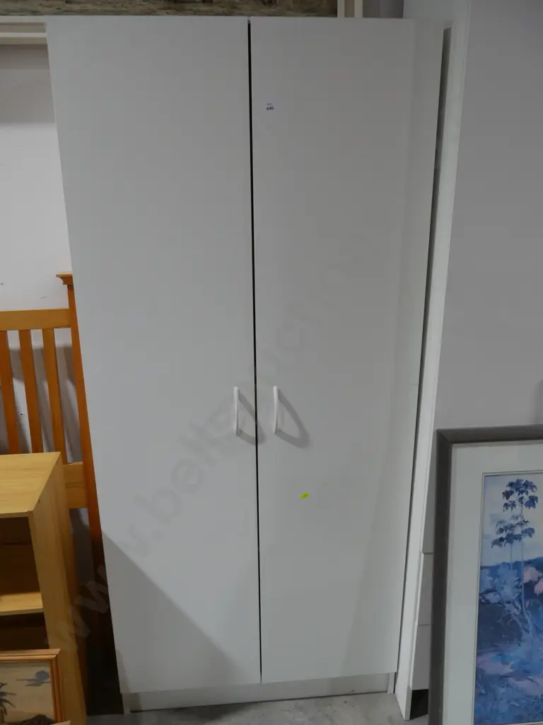 White pantry Image 1++