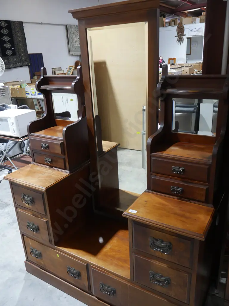 Victorian dresser Image 1++