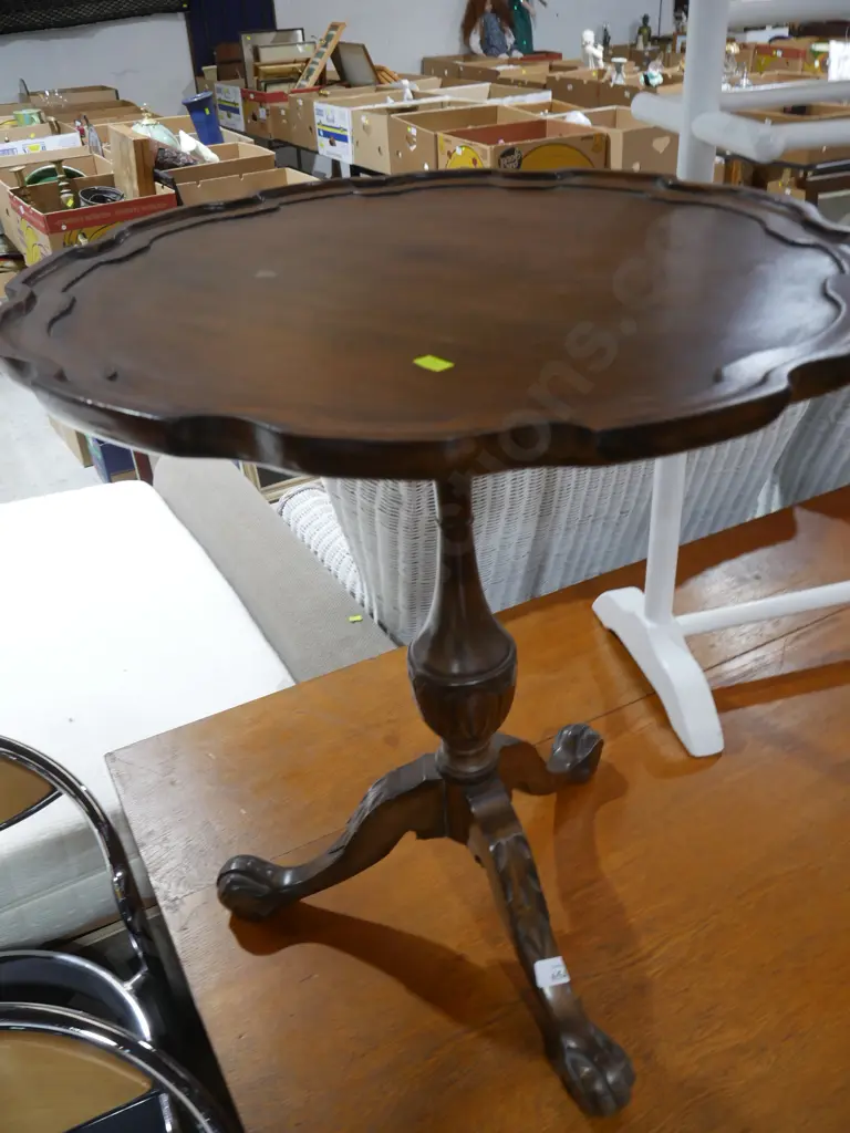 Wine table Image 1++