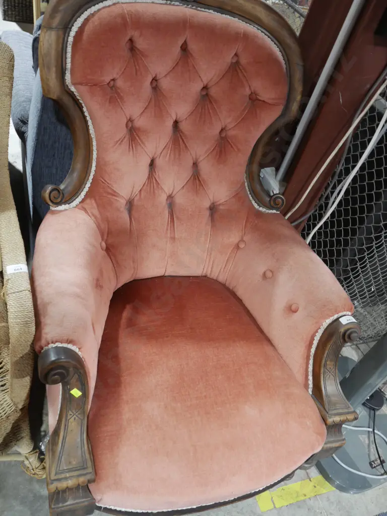 Deep buttoned armchair Image 1++