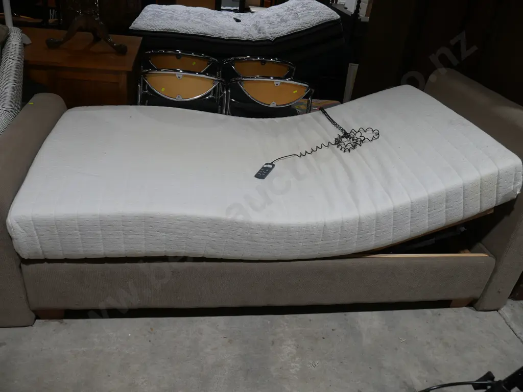 Electric bed Image 1++