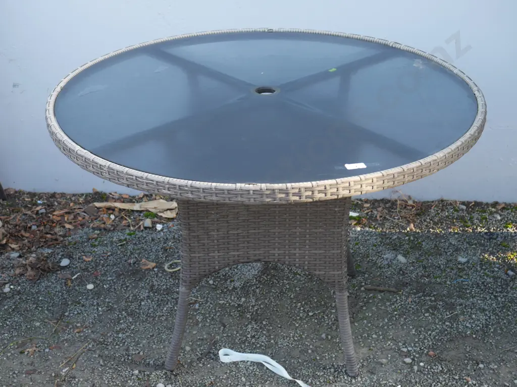 Outdoor table Image 1++