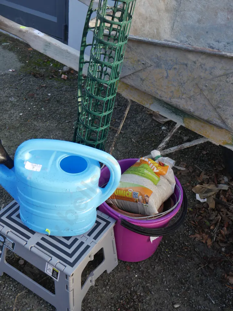 Plant pots, watering can etc Image 1++