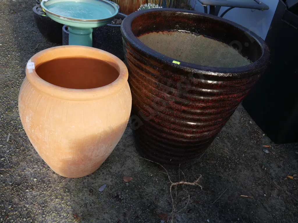2 plant pots Image 1++