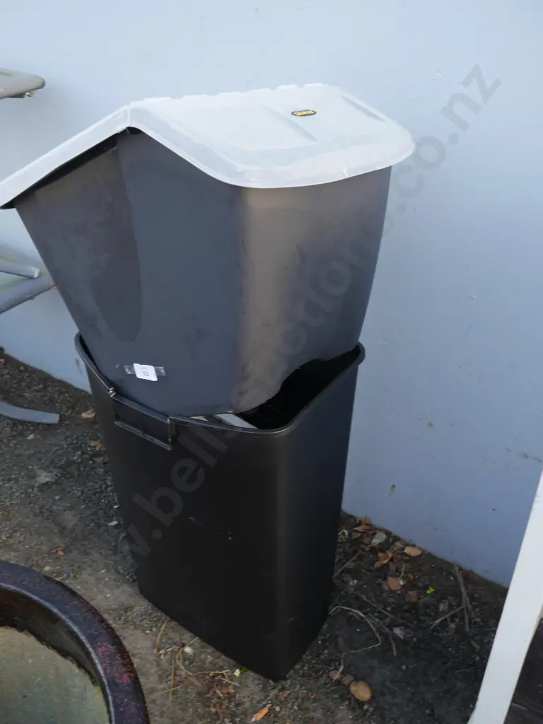 Rubbish bins Image 1++
