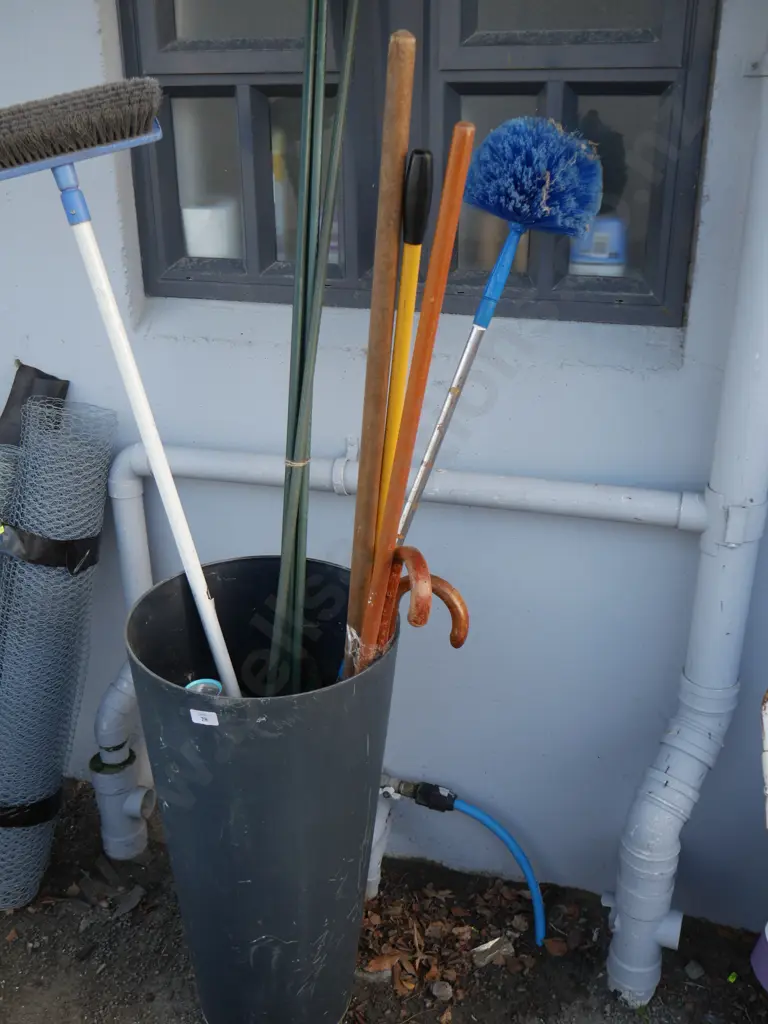 Garden tools, plastic stakes etc Image 1++