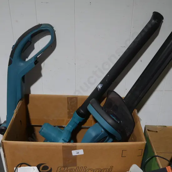 3 Makita garden tools and batteries