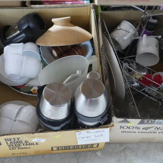 2 boxes of kitchenware