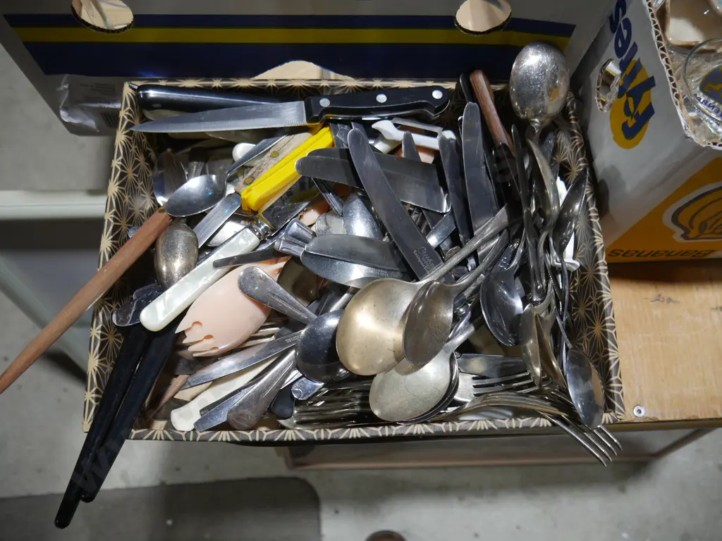 Assorted cutlery Image 1++