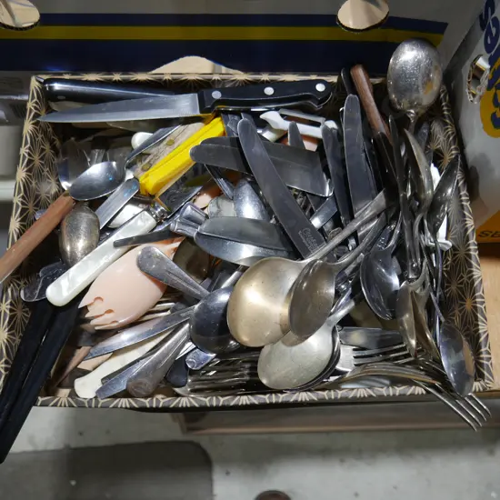 Assorted cutlery