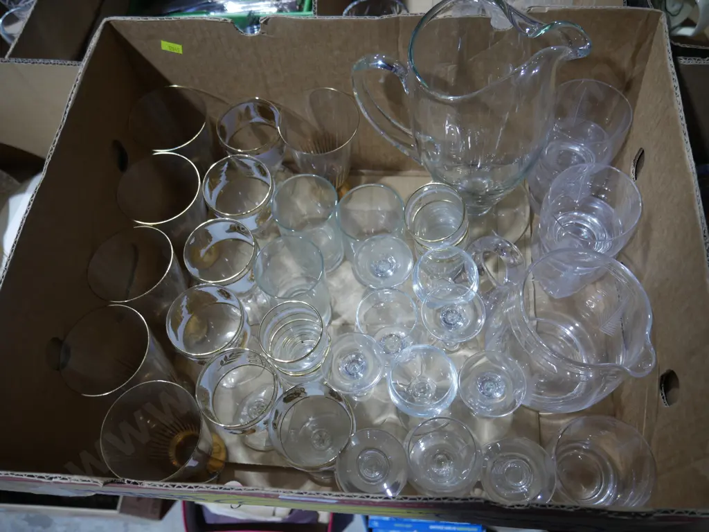 Box of glassware Image 1++