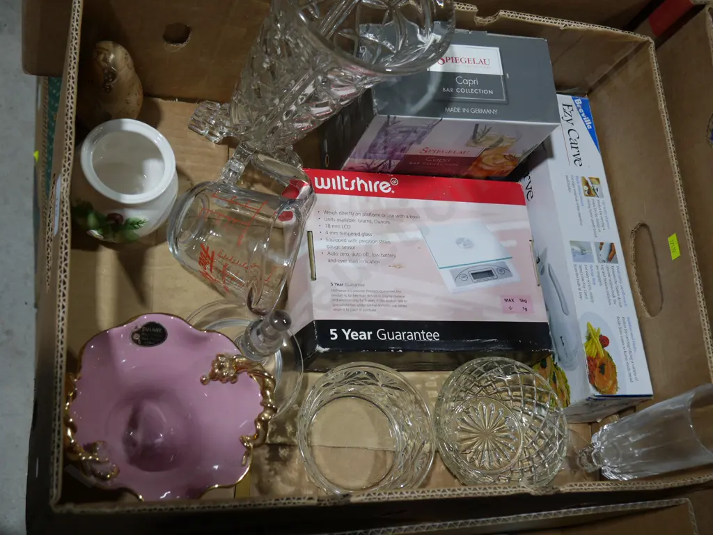 Kitchen scale, glassware etc Image 1++