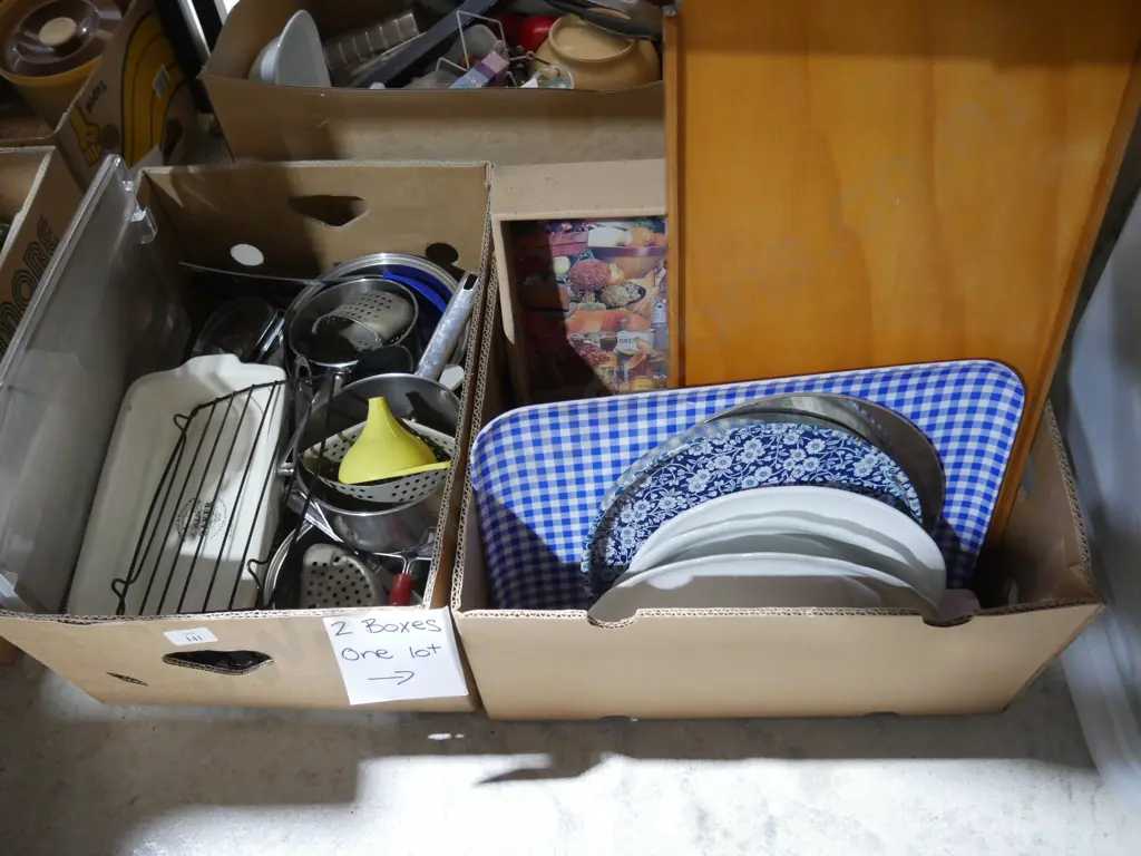 2 boxes of kitchenware Image 1++