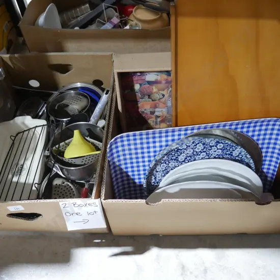 2 boxes of kitchenware