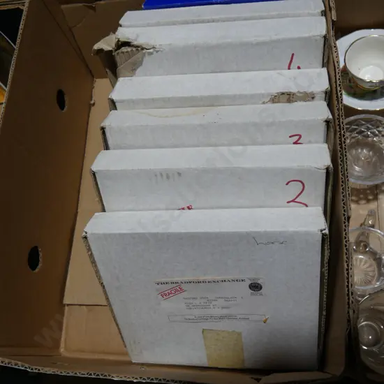 Assorted picture plates