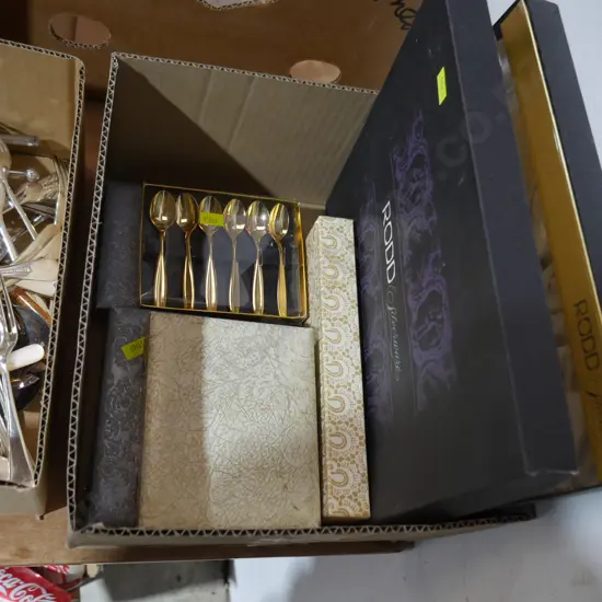 Boxed cutlery