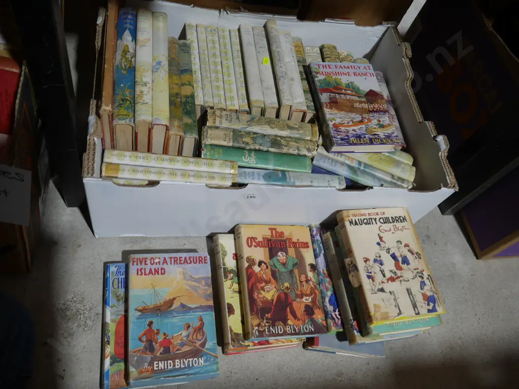 Two boxes of Enid Blyton books Image 1++
