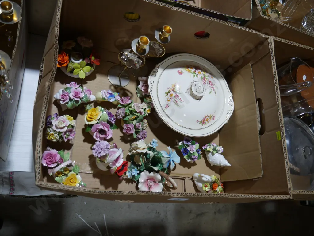 Assorted floral ornaments etc Image 1++