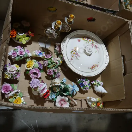 Assorted floral ornaments etc