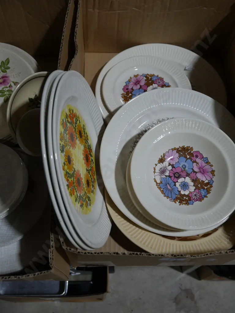 Assorted plates Image 1++