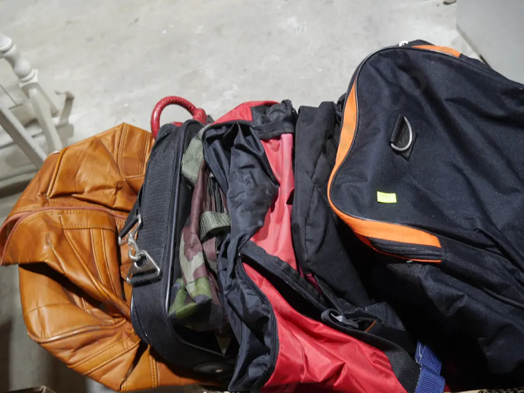 Assorted bags Image 1++