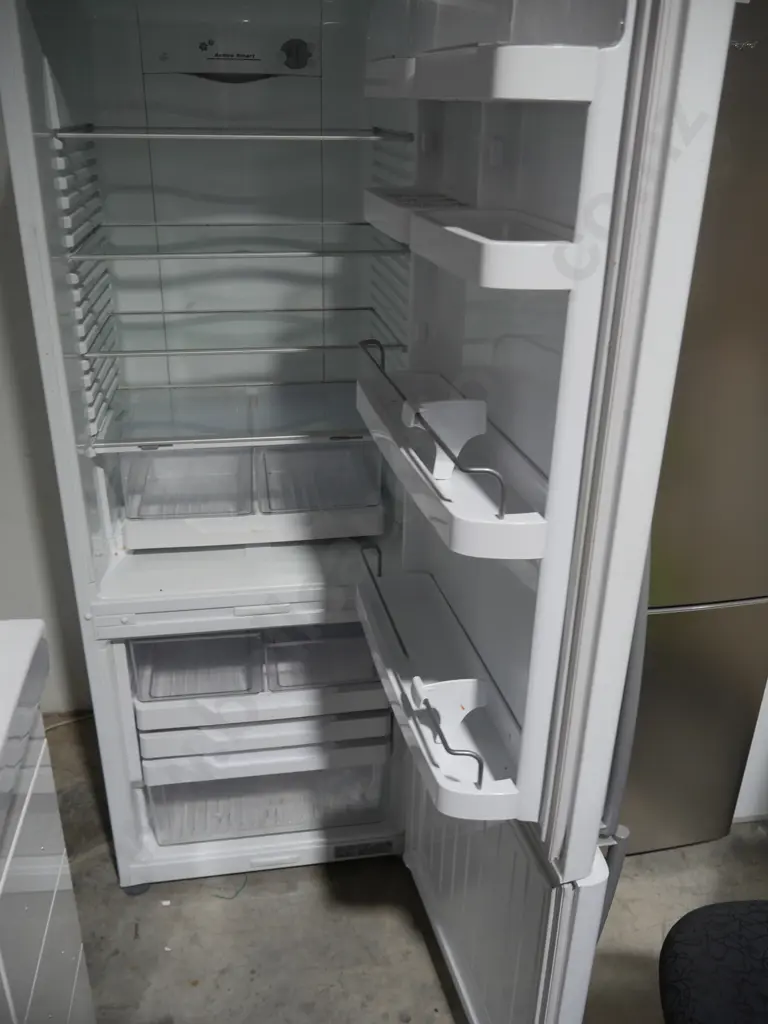 Fisher & Paykel fridge freezer Image 1++