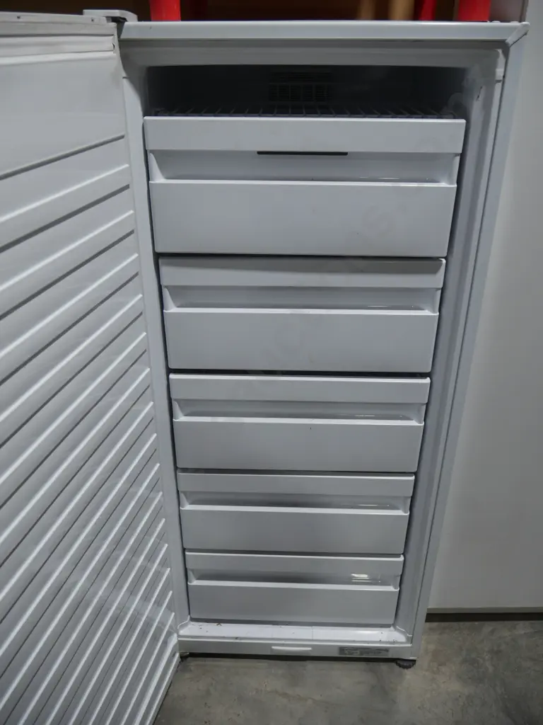 Fisher & Paykel upright freezer Image 1++