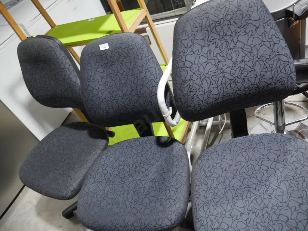 3 office chairs Image 1++