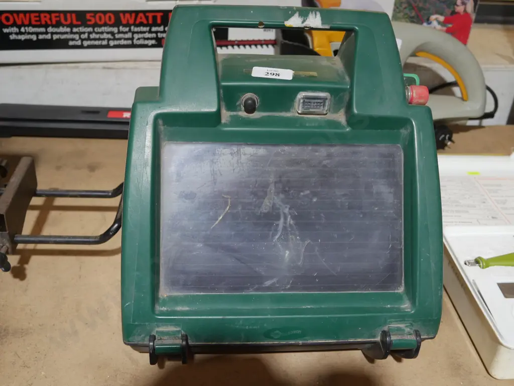 Solar powered battery energizer Image 1++
