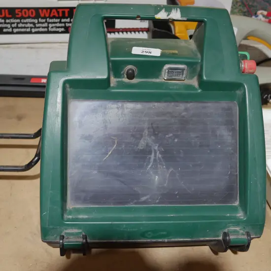 Solar powered battery energizer
