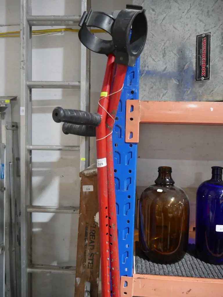 Crutches Image 1++