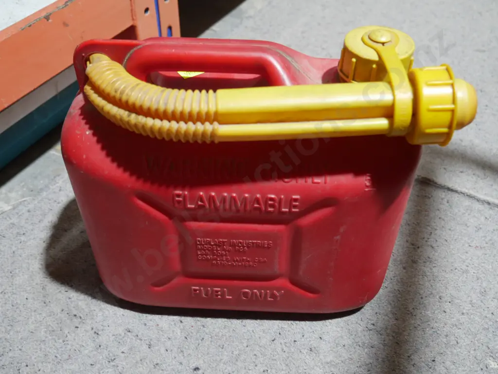 Petrol container Image 1++