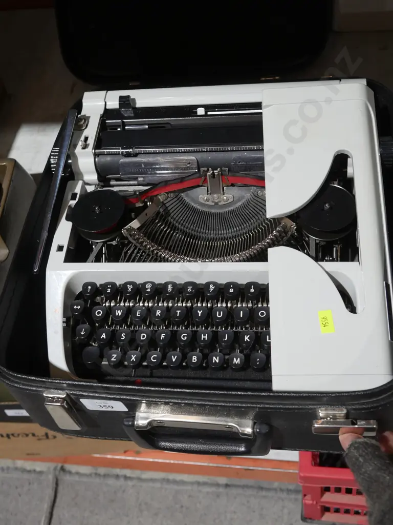 Typewriter Image 1++