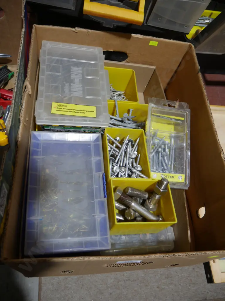 Assorted screws, nails etc Image 1++