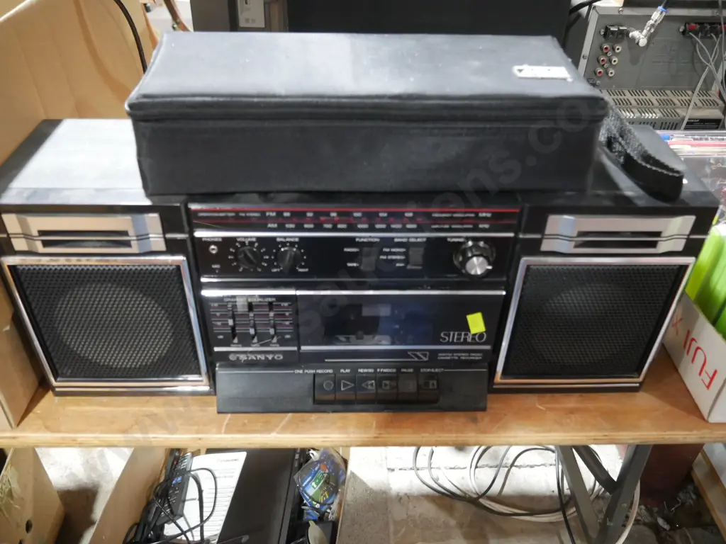 Sanyo portable stereo and cassettes - ( Faulty stereo) Image 1++