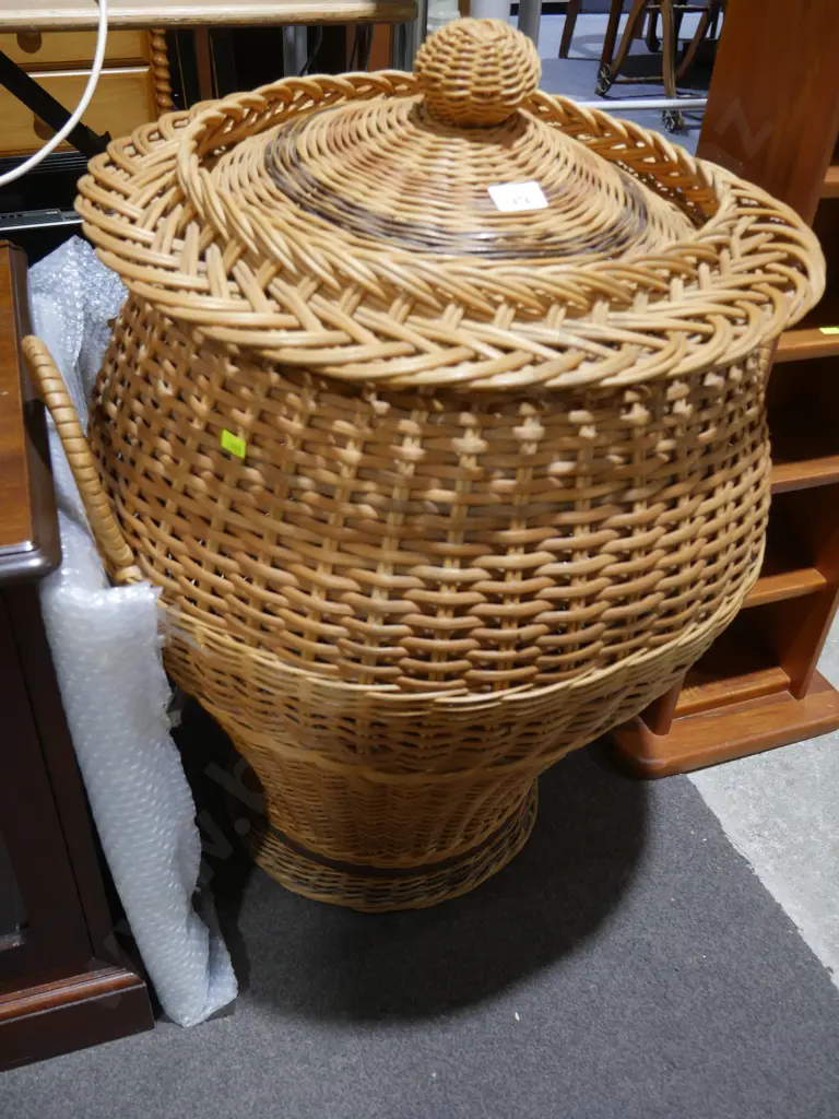 Large cane basket Image 1++