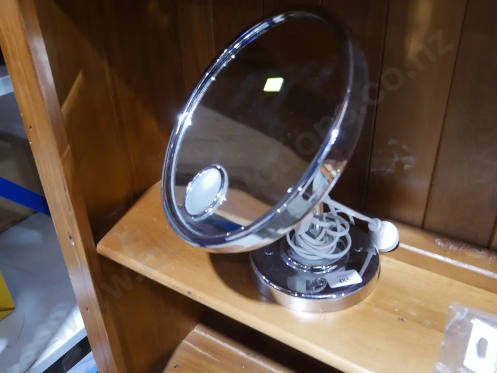Table top mirror with light Image 1++