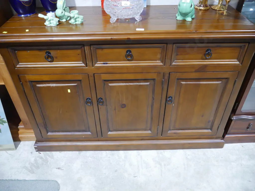 Sideboard Image 1++