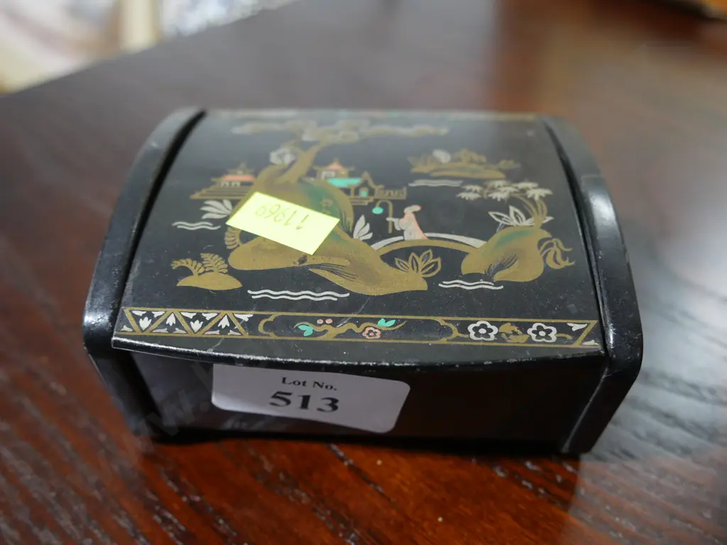 Oriental jewellery box Image 1++